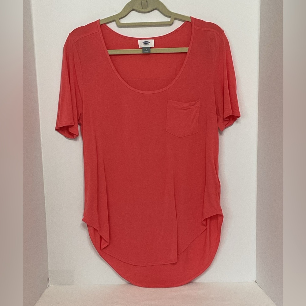 OLD NAVY S/S CURVED HEM TOP - SZ MEDIUM